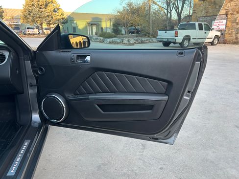 Used 2011 Ford Mustang GT Premium image 26