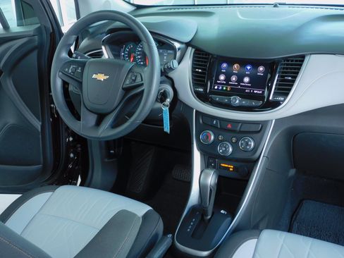 Used 2020 Chevrolet Trax FWD LT w/ 1LT image 21