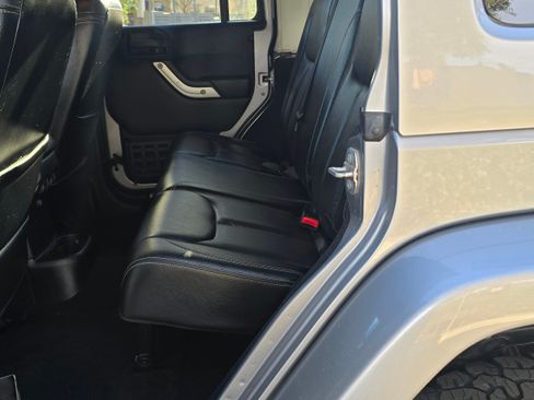 Used 2015 Jeep Wrangler Unlimited Sahara w/ Altitude image 18