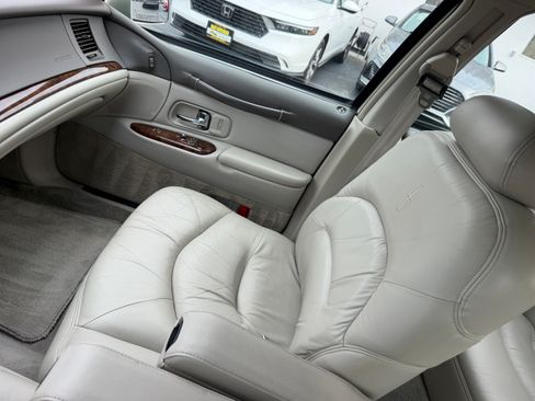 Used 1997 Lincoln Town Car Signature RWD image 12