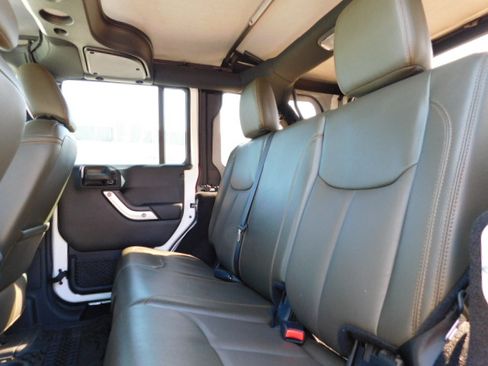 Used 2018 Jeep Wrangler Unlimited Sahara AWD/4WD image 20