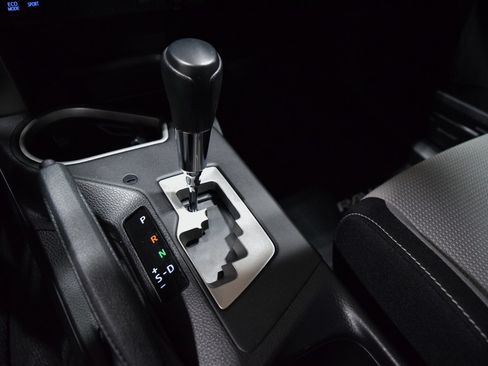 Used 2017 Toyota RAV4 XLE FWD image 27