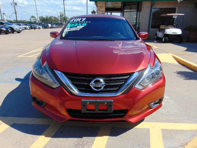 Used 2017 Nissan Altima SR FWD image 3