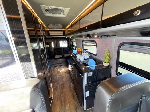 Used 2014 Mercedes-Benz Sprinter 4500 image 17