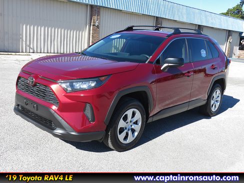 Used 2019 Toyota RAV4 LE image 2