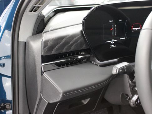 Used 2025 Audi A6 e-tron Premium image 19