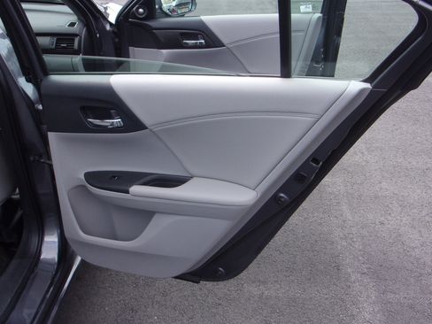 Used 2015 Honda Accord EX-L image 31