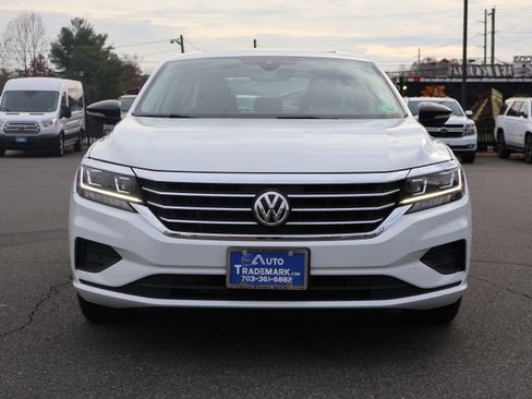 Used 2022 Volkswagen Passat Limited Edition image 3