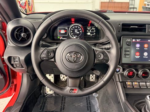 Used 2022 Toyota GR86 Premium image 9