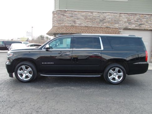 Used 2017 Chevrolet Suburban Premier image 9