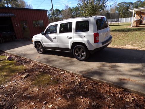 Used 2014 Jeep Patriot Limited image 2