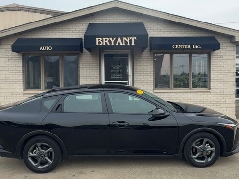 Used 2025 Kia K4 LXS image 1