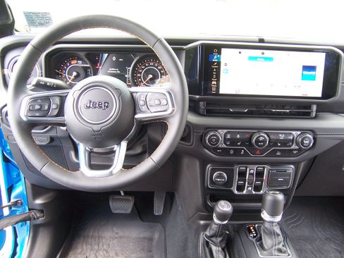 Used 2024 Jeep Wrangler 4WD Unlimited Sahara image 10