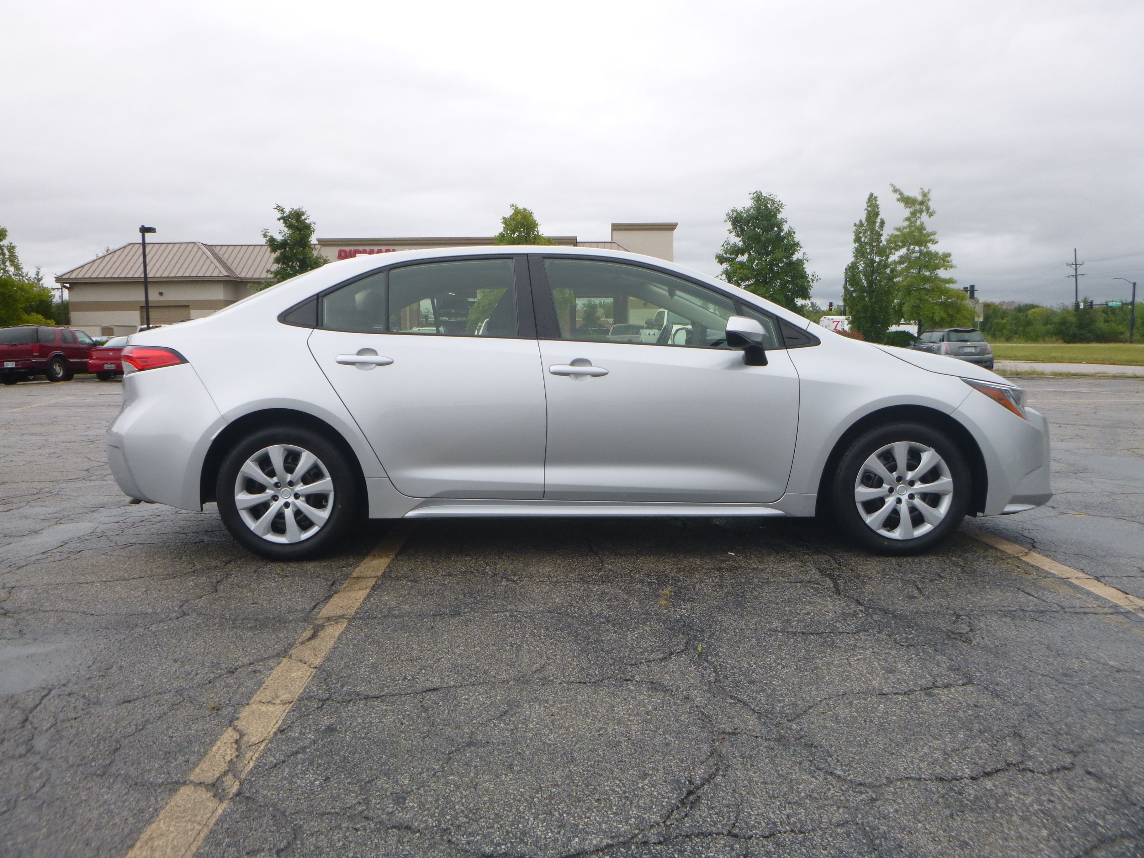 Used 2022 Toyota Corolla LE Sedan FWD image 5