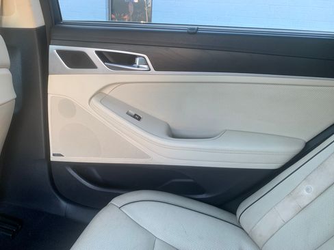Used 2016 Hyundai Genesis 3.8 image 18