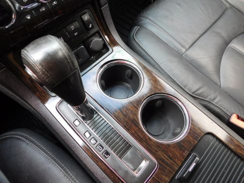 Used 2016 Chevrolet Traverse LT image 18