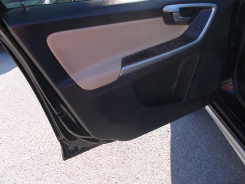 Used 2012 Volvo XC60 T6 image 5