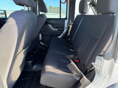 Used 2015 Jeep Wrangler Unlimited Sport image 8