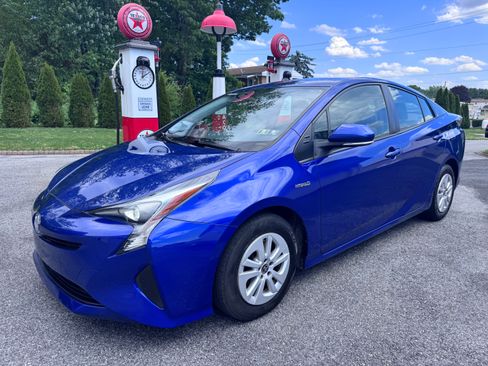 Used 2016 Toyota Prius Two FWD image 1