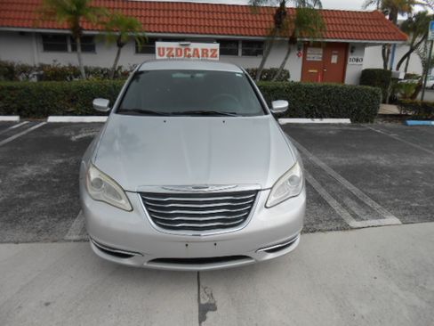 Used 2011 Chrysler 200 Touring Sedan FWD image 7
