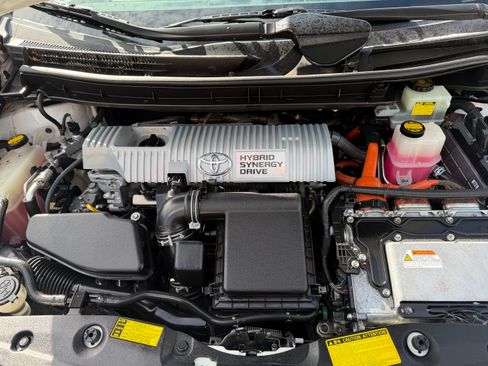 Used 2010 Toyota Prius Four image 9