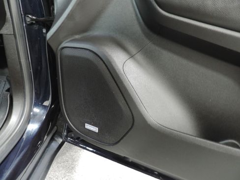 Used 2021 GMC Acadia SLT image 24