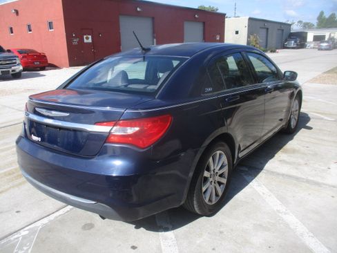 Used 2014 Chrysler 200 Touring Sedan FWD image 27