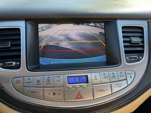 Used 2012 Hyundai Genesis 4.6 image 23