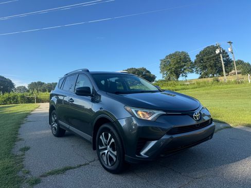 Used 2016 Toyota RAV4 AWD LE image 1
