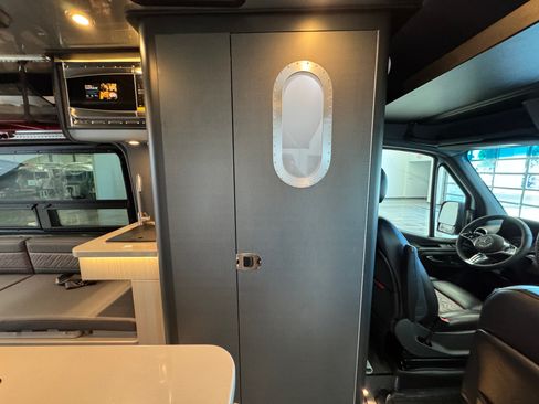 Used 2025 Mercedes-Benz Sprinter 2500 image 14