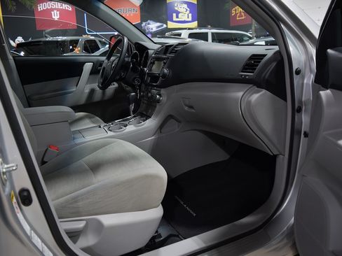 Used 2013 Toyota Highlander SE image 21