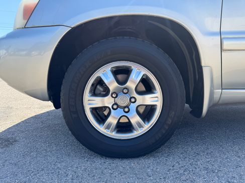 Used 2005 Toyota Highlander 2WD V6 w/ 3rd Row image 14