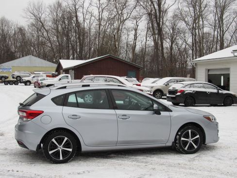Used 2019 Subaru Impreza 2.0i Premium image 11