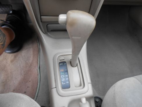 Used 2002 Toyota Corolla CE FWD image 15