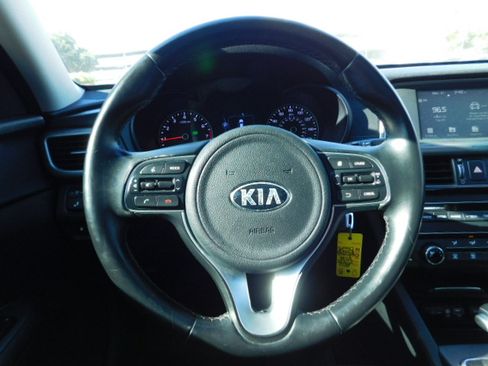 Used 2018 Kia Optima S image 17
