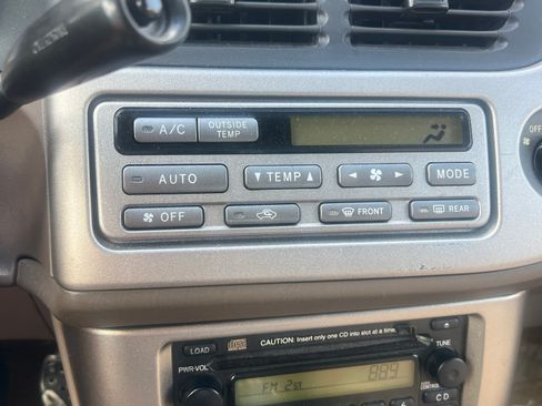 Used 2001 Toyota Sienna XLE FWD image 18