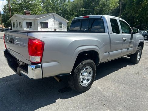 Used 2017 Toyota Tacoma 2WD Access Cab image 5