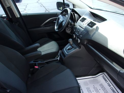Used 2014 MAZDA MAZDA5 Sport FWD image 4