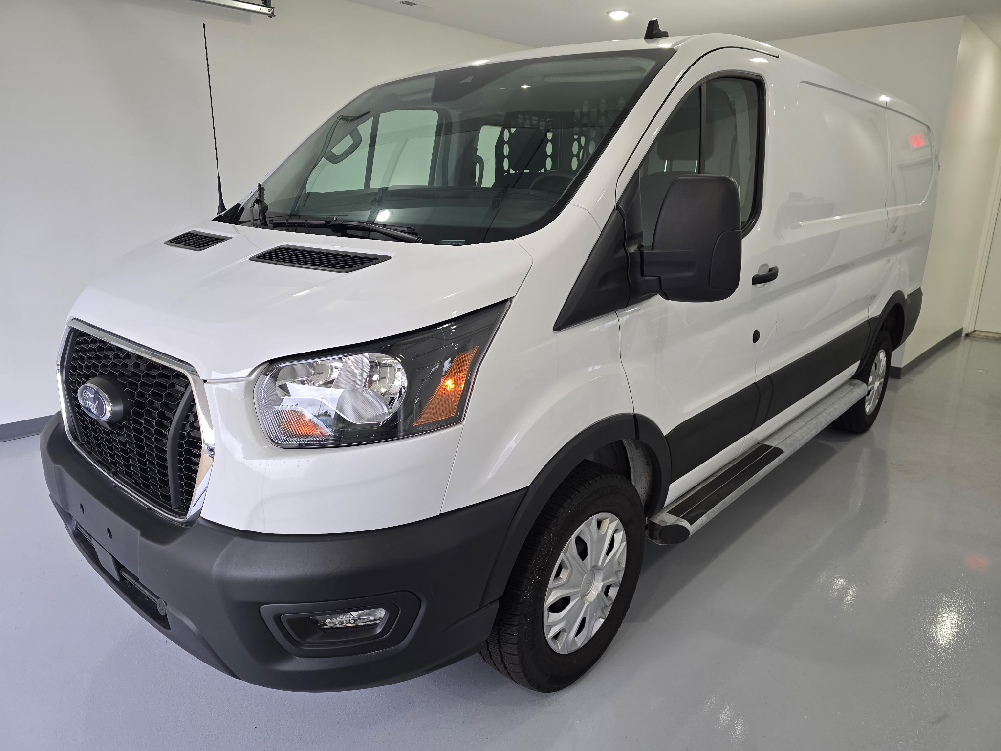 Used 2025 Ford Transit 250 Low Roof RWD image 14