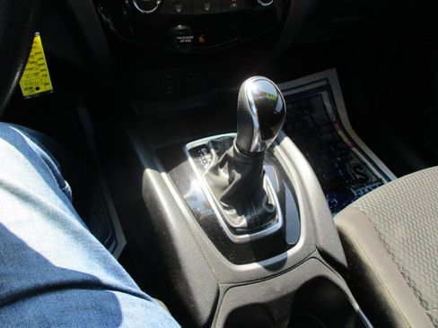 Used 2017 Nissan Rogue Sport S image 38