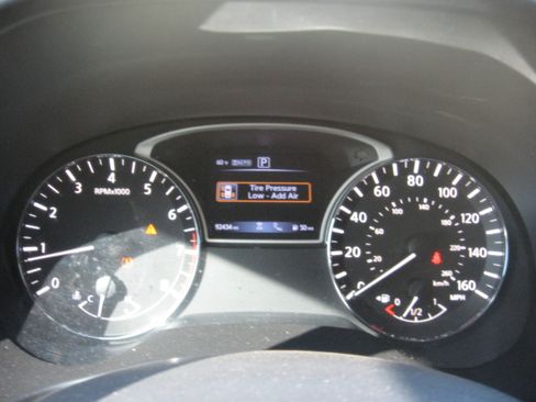 Used 2017 Nissan Pathfinder image 10