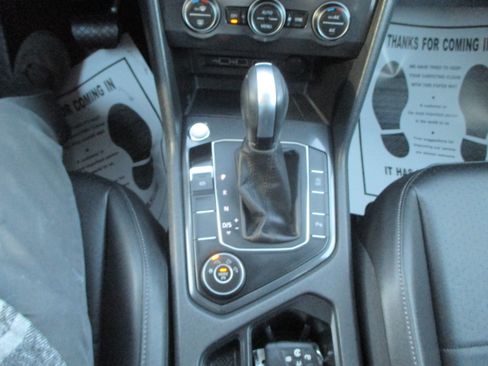 Used 2020 Volkswagen Tiguan SEL Premium image 10