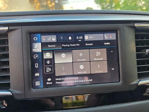 Used 2022 Chrysler Voyager LX image 25