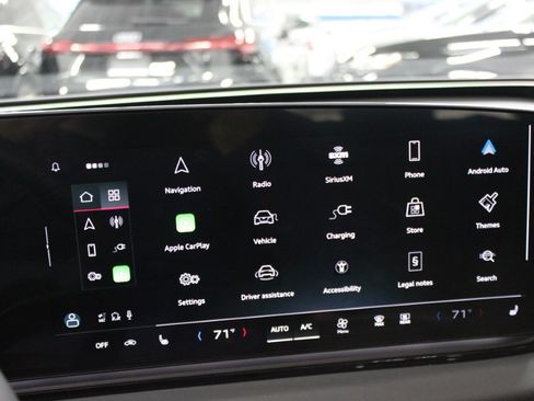 Used 2025 Audi A6 e-tron Premium image 24