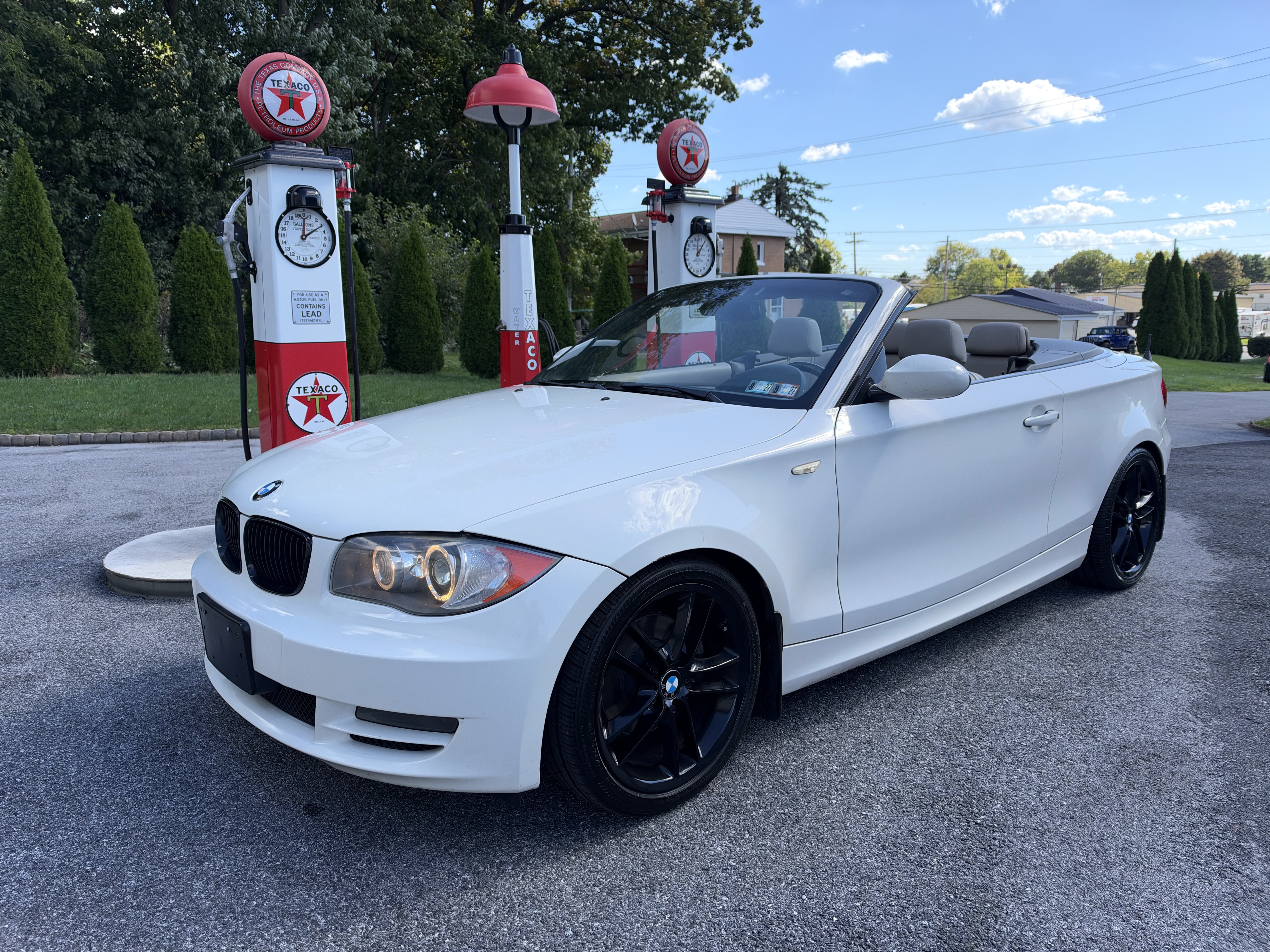 Used 2009 BMW 128i Convertible RWD image 1