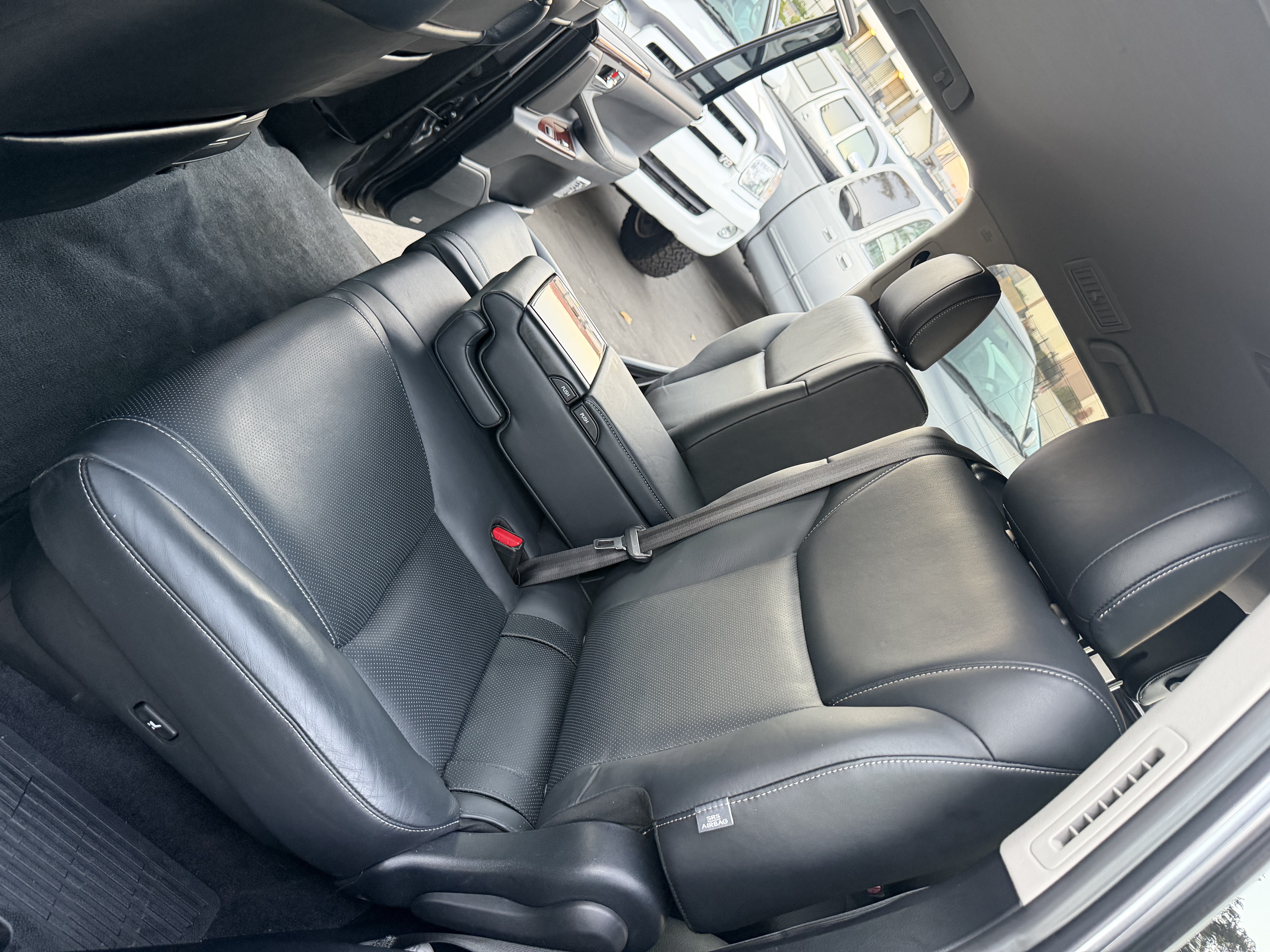 Used 2015 Lexus LX 570 4WD image 31