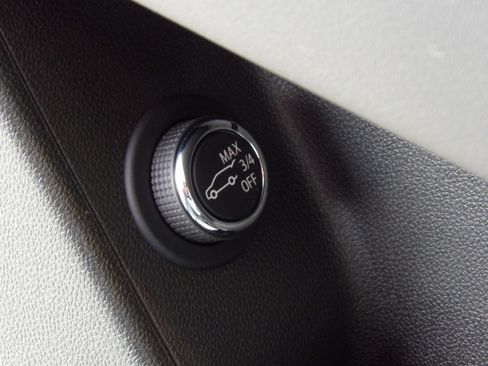 Used 2025 Cadillac XT6 Premium Luxury image 21