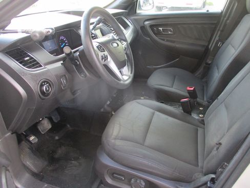 Used 2018 Ford Taurus image 4