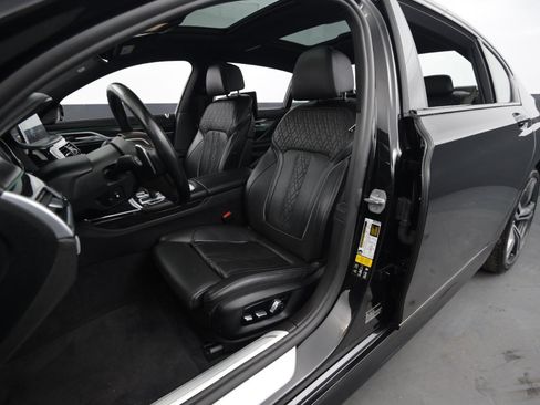Used 2019 BMW 750i xDrive w/ Executive Package image 45