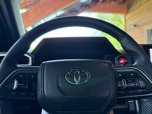 Used 2025 Toyota Tacoma 4x4 Double Cab image 16